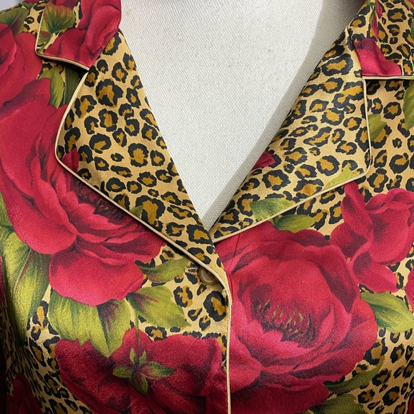 Victoria’s Secret Silky Leopard Red Roses Button Up Shirt - Picture 6 of 10